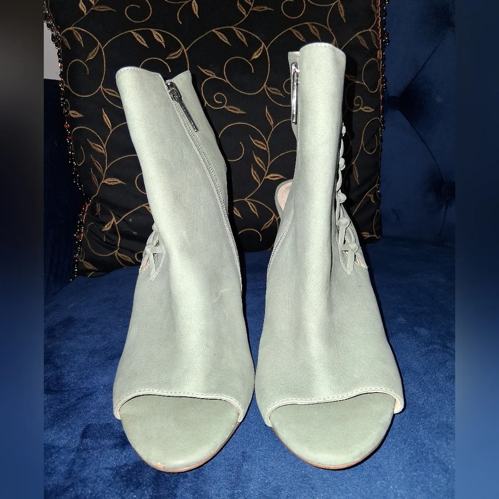 EUC BCBGeneration Size 9.5 Sage Green Cornelius Corset Boots!